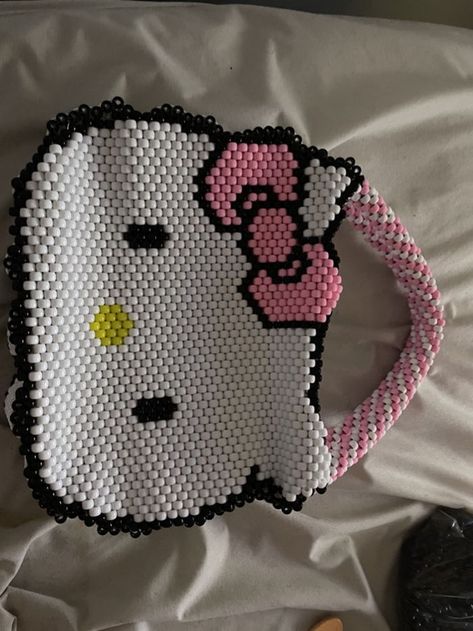 Hello Kitty Purse!! Hello Kitty Kandi, Kandi Purse, Kandi Bag Pattern, Kandi Bag, Kandi Mask, Hello Kitty Purse, Kandi Cuff Patterns, Pony Bead Projects, Hello Kitty Crochet