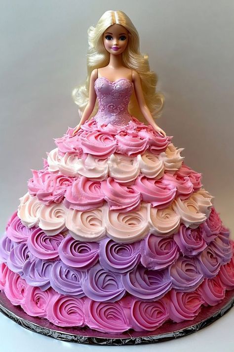 Barbie In Cake, Easy Barbie Cake, Barbie Cake Design Ideas, Barbie Fairy Cake, Diy Barbie Cake, Barbie Cake Ideas Birthdays, Doll Cake Buttercream, Barbie Cake Ideas, Doll Cake Design