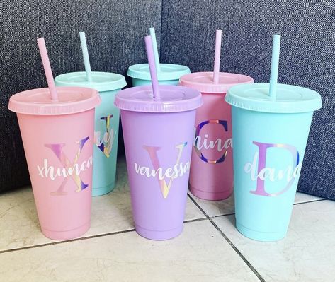 Pastel Tumbler Cups, Lash Room Ideas, Diy Mug Designs, Maker Project, Vinyl Tumblers, Diy Mugs, Teachers Day Gifts, Cricut Projects Beginner, Diy Teacher Gifts