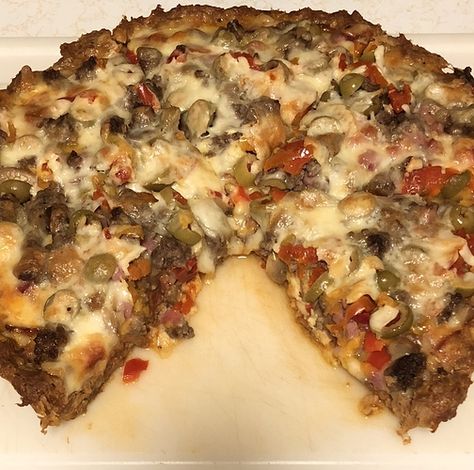 Hamburger Crust Pizza, Keto Cauliflower Pizza Crust, Keto Cauliflower Pizza, Pizza Crust Recipes, Mod Pizza, Crustless Pizza, Cauliflower Pizza Crust, Best Homemade Pizza, Pizza Casserole