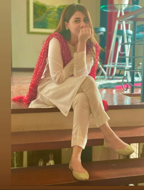 Churidar Poses, Hina Altaf, Embroidered Dresses, Churidar Designs, Simple Kurta Designs, Simple Kurti Designs, Casual Indian Fashion, Pakistani Dresses Casual, Salwar Kamiz