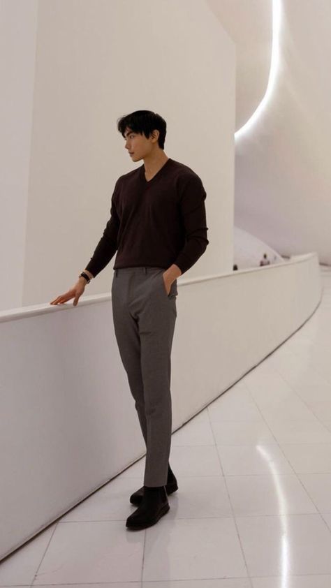 Korean Business Casual Men, Mock Neck Top Outfit Men, Korean Men Summer Fashion, Korea Men Outfit, Men Smart Casual Outfit Summer, Mens Fall Outfits, Mens Work Outfits, Asian Men Fashion, Mens Business Casual Outfits