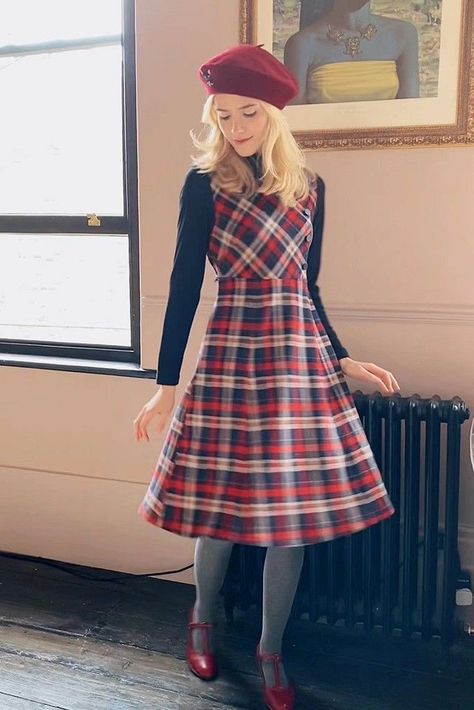 60s Outfits, Cable Knit Dress, Academia Clothes, Tartan Dress, Preppy Look, Dress Out, 1960s Fashion, 60s Fashion, Dress Red