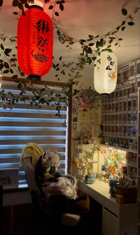 Manga room 

Anime room 

Light decor Tokyo Room Aesthetic, Japan Room Decor, Ambient Lighting Bedroom, Japan Room, Female Anime Characters, Japan Decor, Lamp Room, Japanese Room, Desk Inspo