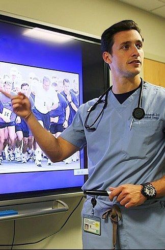 Try To Control Yourself, But The "Sexiest Doctor Alive" Is Giving Away A Date For Charity Dr. Mikhail Varshavski is a 26-year-old family medicine resident at Overlook Medical Center in Summit, New Jersey. Dr Mike Varshavski, Mike Varshavski, Doctor Mike, Dr Mike, Doctor Outfit, Male Doctor, Instagram Famous, Medical Drama, Dear Future Husband