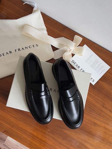 Loafers Old Money, Old Money Loafers, Loafers Aesthetic, Mens Luxury Lifestyle, Gents Shoes, Birkenstock Outfit, Mens Smart Casual Outfits, Penny Loafers Men, Dear Frances