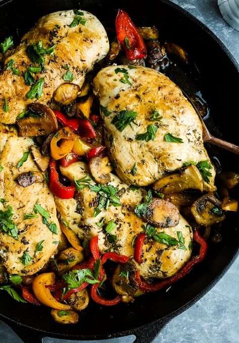 Skillet Chicken with Mushrooms and Peppers makes a quick, easy, and healthy dinner that the whole family loves! You'll save this recipe. Bell Pepper And Mushroom Recipe, Chicken Recipes With Mushrooms, Recipes With Mushrooms, Dinner Ideas Easy Healthy, Dinner Skillet, Chicken With Mushrooms, Mushroom Recipe, Chicken Asparagus, Healthy Pasta Recipes