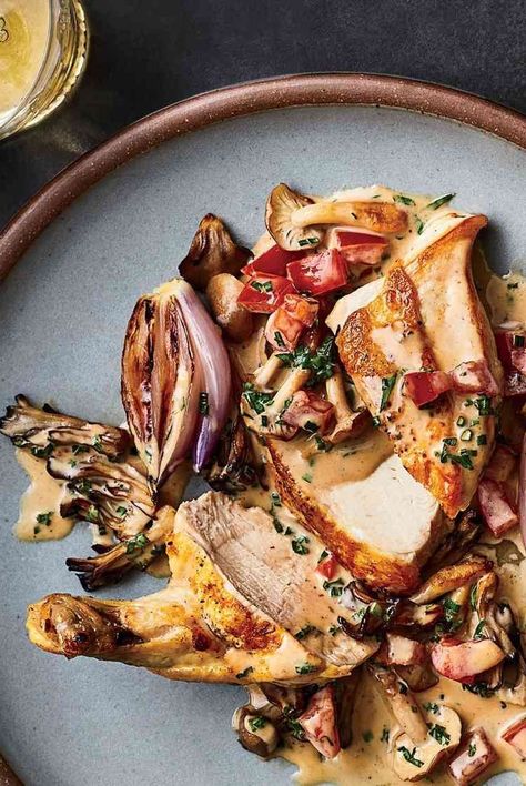 This Roasted Chicken with Sauce Chasseur recipe gets its flavor from wild fresh mushrooms, shallots, and thyme. Get the recipe from Food & Wine. Roast Chicken Sauce, Airline Chicken Breast, Chicken With Sauce, Braised Chicken Thighs, Ara Ara, Braised Chicken, Sauce For Chicken, Roast Chicken, Satisfying Food