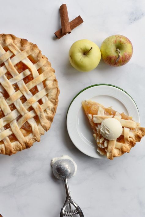 Overhead shot of homemade apple pie with ice cream. Old Fashioned Apple Pie, Winter Cakes, Shuffles Cutouts, Salted Caramel Apple Pie, Caramel Apple Pie, Homemade Apple Pies, Apple Pie Recipes, Homemade Apple, Recipe Roundup