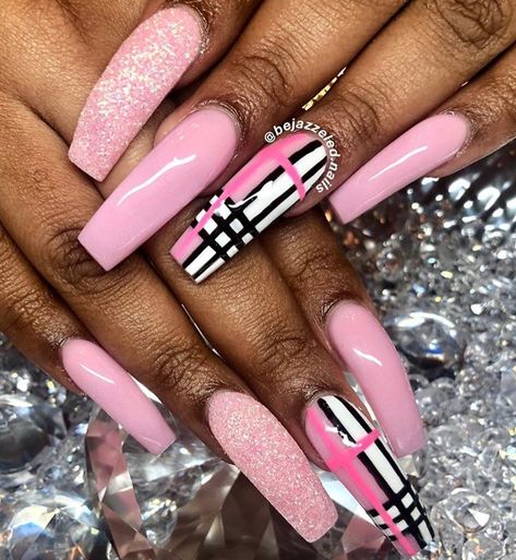 Spirit Nails, Pink Black Nails, Burberry Nails, Acrylic Nail Designs Coffin, Multicolored Nails, Wow Nails, Plaid Nails, Ombre Acrylic Nails, Sweater Nails