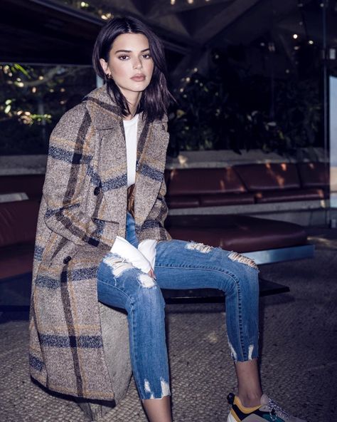 #KKFALL18 Outerwear has arrived @bloomingdales 🍁 Click the link in our bio to layer up #kendallandkylie Plaid Coat Outfit, Blue Plaid Coat, Ideas Videos, Womens Fashion Casual Winter, Womens Fashion Casual Spring, Office Fashion Women, Plaid Coat, Long Sleeves Coats, Kendall Kylie