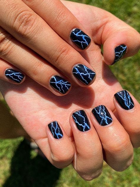 Black And White Nails Men, Alternative Short Nails, Skater Nail Ideas, Edgy Nails Grunge Short, Tomboy Nails Ideas, Boys Nail Art, Masc Nails Ideas, Grunge Nails Short, Rock Nails Grunge