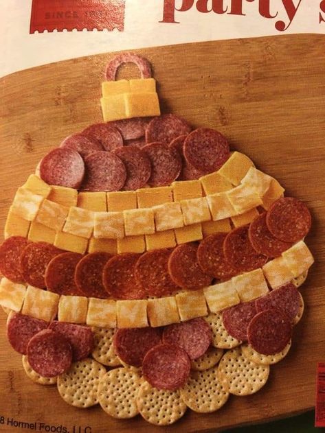 Cheese Pepperoni Tray Christmas, Pepperoni Cheese And Cracker Tray, Christmas Pepperoni And Cheese Tray, Santa Cheese And Cracker Tray, Holiday Meat And Cheese Board, Pepperoni And Cheese Charcuterie Board, Meat Cheese And Cracker Tray Ideas Christmas, Christmas Cheese And Cracker Tray Ideas, Pepperoni And Cheese Tray