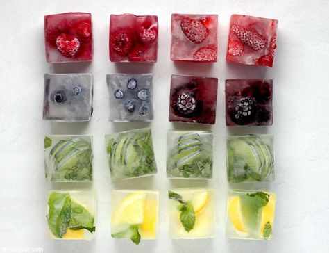 Ice Cube Aesthetic, Cute Ice Cubes Aesthetic, Pretty Ice Cubes, Flavored Ice Cubes Cocktails, Infused Ice Cubes Cocktails, Organising Kitchen, Summer Ice Cubes, Fancy Ice Cubes, Ice Cube Recipe