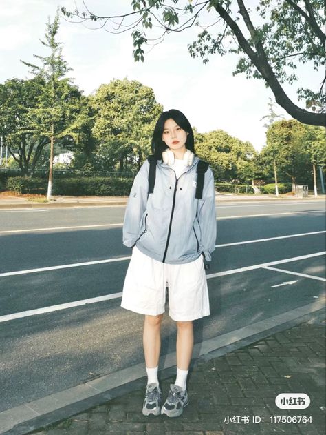 White Jorts Outfits, Korea Fits, Jorts Outfit, Stylish Outfits Casual, Oversize Outfit, Outfits Skirt, Simple Style Outfits, 90s Inspired Outfits, Outfit Inspo Casual