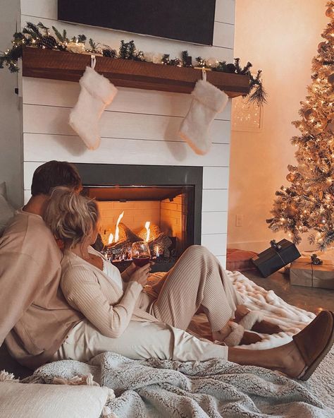 Couple Christmas Pictures At Home, Fireplace Photoshoot, Indoor Christmas Photos, Christmas Announcement, Christmas Couple Photos, Christmas Couple Pictures, Christmas Family Photoshoot, Fireplace Pictures, Romance Aesthetic