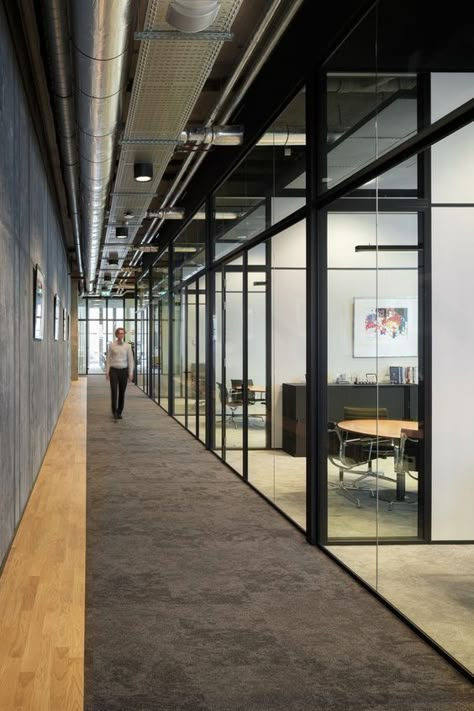 Industrial Office Design, Open Ceiling, Modern Office Interiors, Corporate Office Design, Glass Office, Office Space Design, Modern Office Design, Office Floor, Corporate Interiors