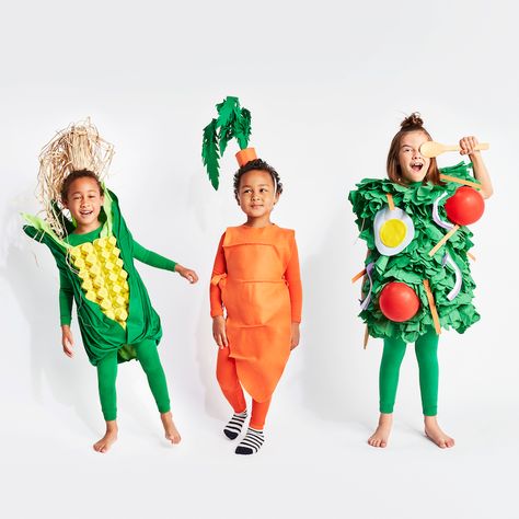 Recreate this easy DIY Vegetables costume by starting with super soft Primary basics. Get inspired with hundreds of no-sew Halloween costume ideas for kids and baby. Vegetable Fancy Dress, Vegetable Costumes, Corn Costume, Sew Halloween Costume, Kids Vegetables, Diy Halloween Costume, Baby Halloween Costumes, Diy Halloween Costumes, Baby Costumes