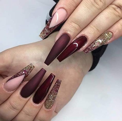 Plum Coffin Acrylic Nails, Burgundy And Gold Nail Ideas, Plum Acrylic Nails Design, Wine Color Nails Designs Burgundy, Plum Nails With Design, Fall Purple Nails, Luxury Nail Designs, Bordeaux Nails, Purple Wedding Nails