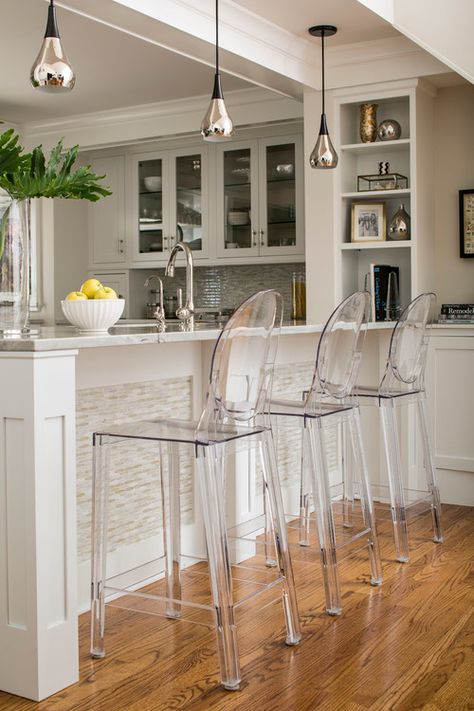 Southport residence. Rebecca Reynolds Design -New Canaan... Airy Apartment, Acrylic Bar Stools, Interior 2024, Historic Cottage, Organization Apartment, Kitchen Breakfast Room, Midtown Atlanta, Florida Kitchen, Grey Bar Stools