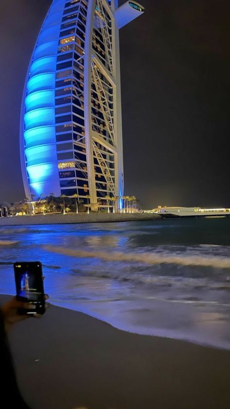 Emirates Wallpaper, Luxury Life Billionaire, Dubai Burj Al Arab, Life Luxury Lifestyle, City View Night, Billionaire Life, Khalifa Dubai, Dubai Vacation, Dubai Aesthetic