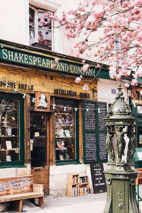 A stalwart of the Paris literary scene for decades, Shakespeare and Company is a bookstore that truly offers something different from the norm. Shakespeare And Company Paris, Bookstore Cafe, Shakespeare And Company, Restaurant Paris, Paris Travel, Pretty Places, Oh The Places Youll Go, France Travel, Bookstore