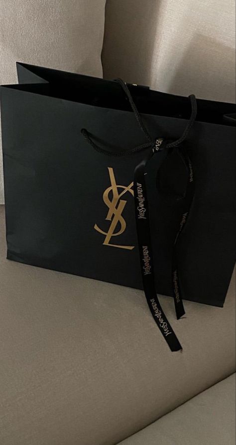 Fashion Black Aesthetic, Saint Laurent Aesthetic, Ysl Aesthetic, Luxury Life Aesthetic, Boutique Aesthetic, Rich Women Lifestyle, Luxury Birthday, Rich Girl Aesthetic