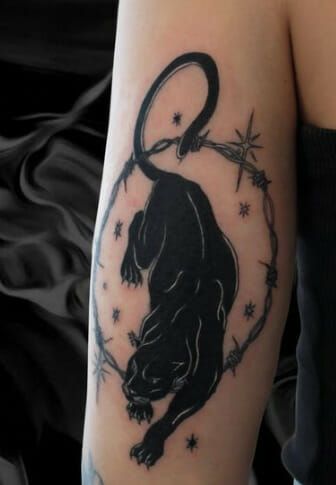 Cheetah Barbed Wire Tattoo Bast Goddess Black Panther, Blackwork Panther Tattoo, Panther Climbing Tattoo, Hardcore Tattoos For Women, Panther Tattoo Back, Panther Hip Tattoo, Panther Tatoos, Panther Forearm Tattoo, Panther Arm Tattoo