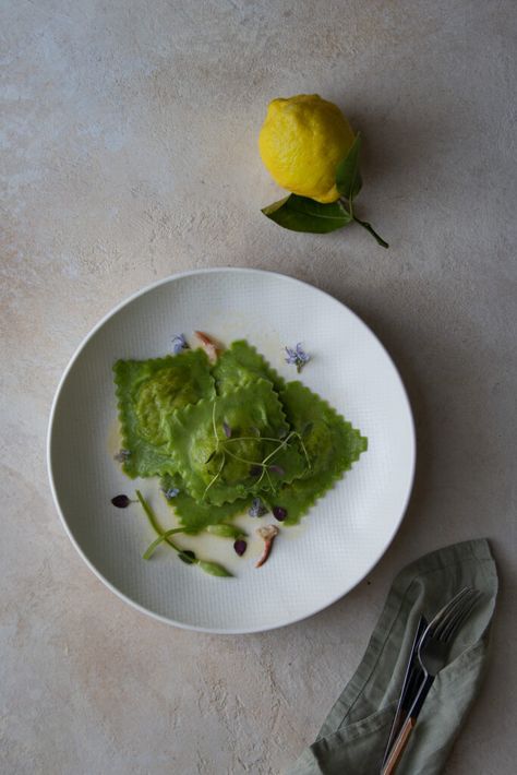 Wild Garlic and Crab Ravioli Crab Ravioli, Parmesan Cheese Sauce, Spinach Ravioli, Ravioli Recipe, Nordic Kitchen, Garlic Seasoning, Wild Garlic, Browned Butter, Pasta Dough