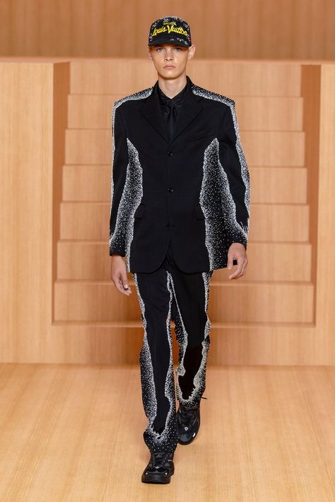 Fashion Project, Louis Vuitton Men, Menswear Collection, Mens Spring, Fashion Show Collection, Runway Fashion, Fashion News, A Man, High Fashion