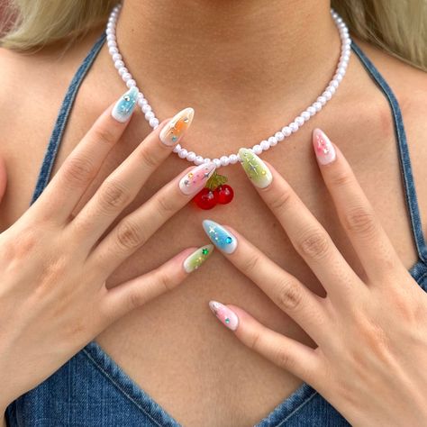 Summer nails Orb Acrylic Nails, Beiber Nails, Taylor Swift Nails, Rave Nails, Lily Nails, Fancy Nail Art, Minimal Nails Art, Summery Nails, Minimal Nails