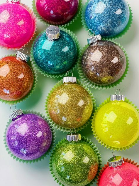 The Best Way to Make Glitter Ornaments Diy Glitter Ornaments, Glitter Ornaments Diy, How To Make Glitter, Idee Cricut, Diy Christmas Ornaments Easy, Diy Glitter, Glitter Ornaments, Holiday Crafts Christmas, Christmas Ornaments Homemade