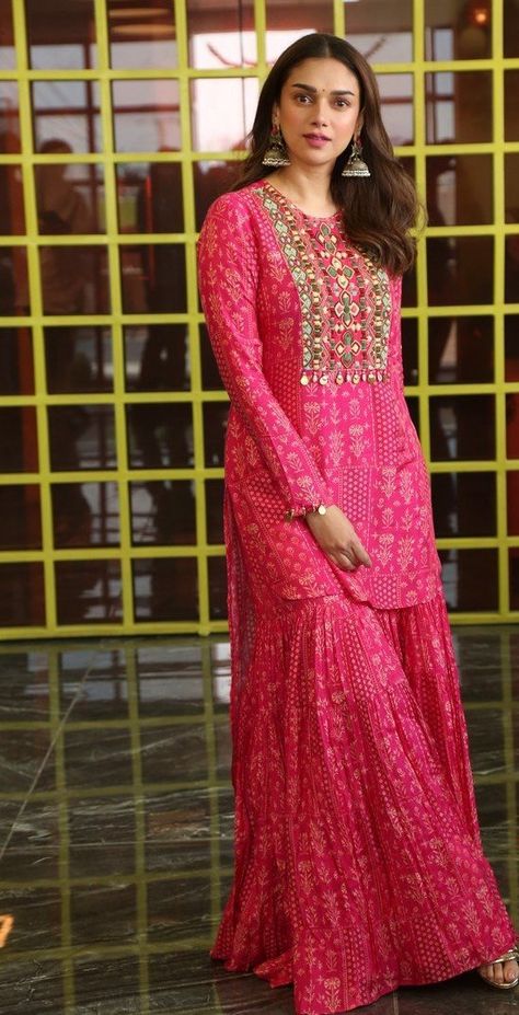 Ghaghra Kurti Set, Pink Outfits Indian, Pink Suits Women Indian, Punjabi Clothes, Label Anushree, Choli Style, Sharara Dress, Pink Sharara, Freshers Party