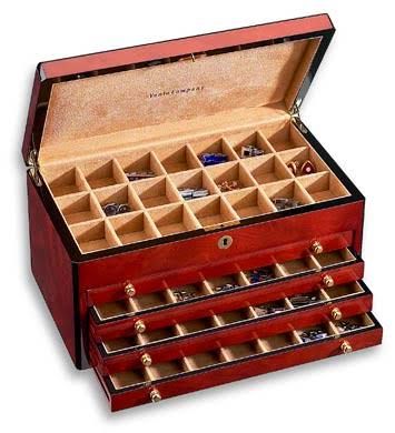 cufflink box - Google Search                                                                                                                                                     More https://premiumcuffs.com Gold Man, Designer Cufflinks, Der Gentleman, Menswear Accessories, Gentlemans Club, Jewelry Holders, Ring Man, Cufflink Box, Dapper Gentleman