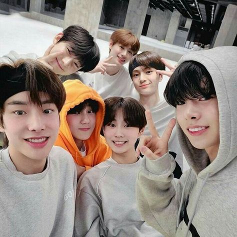 Group photo of my labs I-land Daniel, Nct Ot23, Trik Fotografi, Sung Hoon, Group Photos, Kpop Guys, Kpop Wallpaper, Reality Show, The Millions