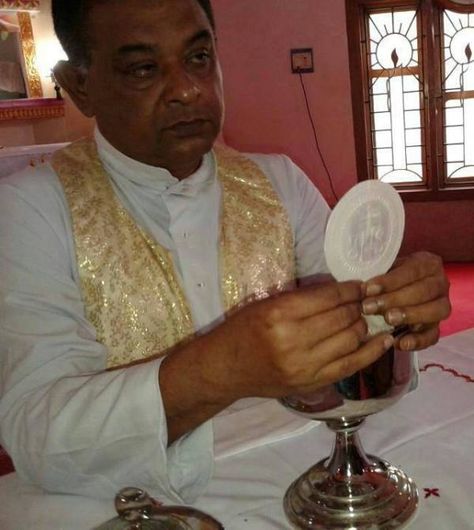 Eucharistic Miracle at Vilakkannur, Kannur, Kerala, India – Nelson MCBS St Faustina Kowalska, Eucharistic Miracle, Eucharistic Congress, Holy Eucharist, Jesus Our Savior, Eucharistic Adoration, Blessed Sacrament, In Remembrance Of Me, Saint Quotes Catholic