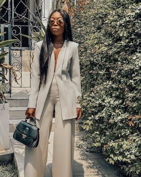 https://www.instagram.com/p/CB68rLYHkC3/?igshid=1198bkfjepnyv Woman Suit Fashion, Mode Inspo, Looks Chic, Professional Outfits, Suit Fashion, Looks Style, Business Outfits, Work Fashion, Boss Lady