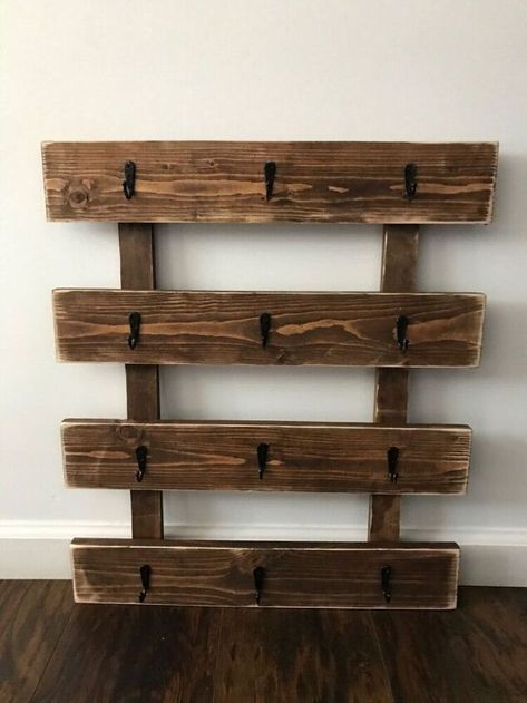 Farmhouse Mug Rack, Diy Coffee Mug Wall Rack, Pallet Mug Holder, Diy Mug Rack Wall, Diy Coffee Mug Holder, Diy Wallpaper Headboard, Cleaning Marble Floors, Coffee Rack, Coffee Mug Display