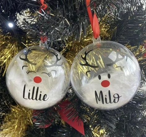 Diy Christmas Baubles, Rudolph Reindeer, Cadeau Parents, Personalised Christmas Baubles, Projets Cricut, Christmas Craft Projects, Christmas Kids, Christmas Bauble, Christmas Ornament Crafts