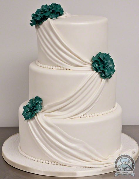 White wedding cake with a pop of color. // I like how simple this is, but the emerald definitely adds to it. Emerald Wedding Theme, Emerald Wedding Cake, Wedding Cake Emerald Green, Green Wedding Cake, Silver Wedding Cake, Emerald Green Weddings, White Wedding Cakes, Emerald Wedding, White Wedding Cake