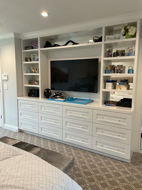 Bedroom built in wall with drawers 😍 Wall Unit For Bedroom Storage Ideas, Dressers Built Into Wall, Built In Tv Wall Unit For Bedroom, Built In Storage For Bedroom, Wall Unit Bedroom Built Ins, Built In Drawers In Wall Bedroom, Wall Drawers Bedroom, Built In Wall Dresser Bedroom, Bedroom Dresser Built Ins