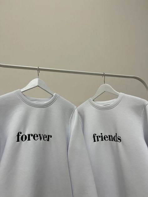 Sweatshirts For Best Friends, Bestie Sweatshirts, Bff Hoodies, Best Friend Sweatshirts, Best Friend Hoodies, Idea For Anniversary, Hoodies Couple, Birthday Girl Quotes, Best Friend Activities