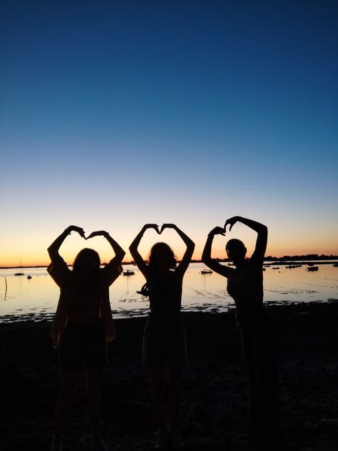 Summer, friends, night, shadows Three Besties Pictures, Three Best Friends Pictures, Trio Images, Trio Pictures, 3 Bff, Besties Pictures, Best Friends Forever Images, 3 Best Friends, Friends Night