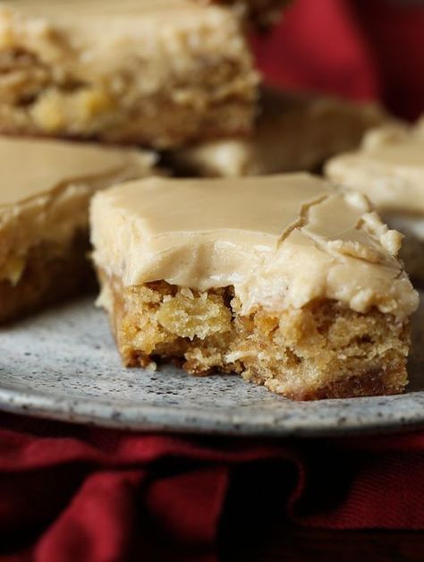 Apple Toffee Blondies are buttery blondoes with tart apple pieces and sweet toffee bits! It's topped with a brown sugar frosting! Toffee Blondies, Best Blondies Recipe, Fall Yummies, Healthy Apple Desserts, Apple Blondies, Cups Recipes, Brown Sugar Frosting, A Is For Apple, Apple Desserts Easy