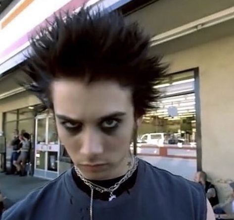 Jesus Of Suburbia, Spiked Hair, Punk Hair, Hair Reference, Discord Server, 영감을 주는 캐릭터, Pop Punk, Green Day