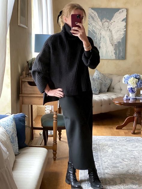 How to wear all black with chunky flat boots, a straight maxi skirt & thick knit roll neck jumper . . . #ootd #wiw #lotd #over40 #over40fashion #fashion #midlifestyle #over40style #midlife #whattowear #howtostyle #style #stylingtips #winterstyle #looksforwinter #winterfashion #whattowearinwinter #winterlooks #winterstylingtips #ideasonwhattowearinwinter Roll Neck Jumper Outfit, Straight Skirt Outfits, Jumper Ootd, Skirt Boots Outfit, Chunky Flat Boots, Chunky Boots Outfit, Winter Maxi Skirt Outfit, Black Maxi Skirt Outfit, Skirt Outfits With Boots