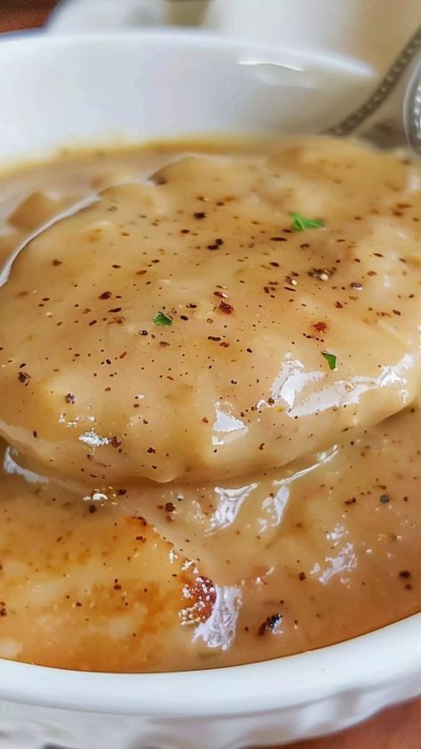 popeyes gravy recipe Copycat Popeyes Gravy, Popeyes Mashed Potatoes And Gravy, Popeyes Recipes, Popeyes Cajun Gravy Recipe, Popeyes Gravy Recipe, Southern Gravy Recipe, Midwest Recipes, Easy Homemade Gravy, Homemade Gravy Recipe