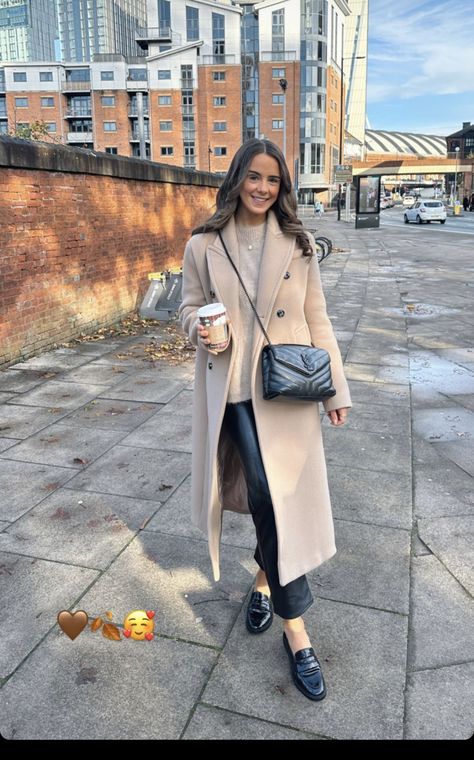 Neutral Coat Outfit, Beige Overcoat Outfit Women, Long Beige Coat Outfit, Camel Wool Coat Outfit, Beige Coat Outfit Winter, Car Coat Outfit, Cream Coat Outfit, Peacoat Womens Outfit, Casual Grunge Outfits