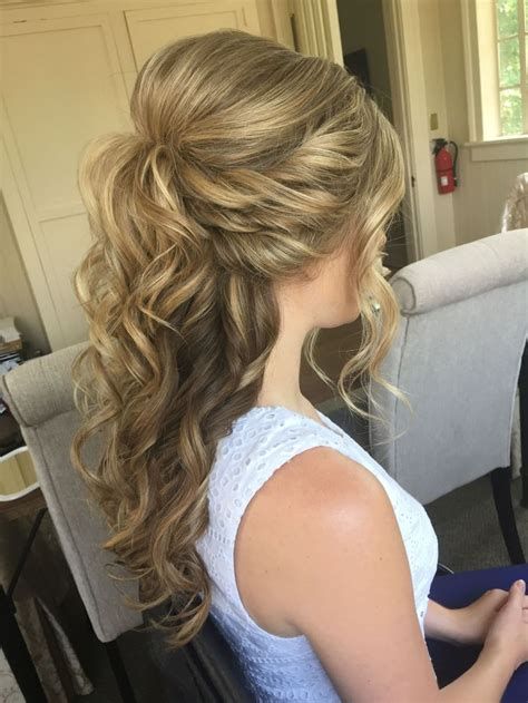 mother of bride hair half up - Yahoo Image Search Results Wedding Hair Half, Mother Of The Bride Hair, Romantic Wedding Hair, Elegant Wedding Hair, Wedding Hairstyles With Veil, Wedding Hairstyles Half Up Half Down, Bride Hair, Trendy Wedding Hairstyles, Wedding Hair Down