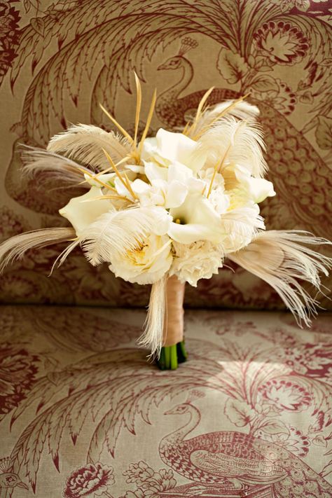 Art Deco Wedding Flowers, Feather Bouquet, Nouveau Wedding, 1930s Wedding, Gatsby Art, Vintage Wedding Flowers, Wedding Apps, Art Deco Decor, Gatsby Wedding